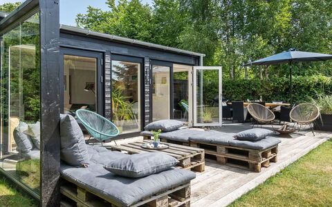 Edin - 400M from the Sea: Wohngebiet, Dach, Vorort, Auffahrt, Estate, Kamin
