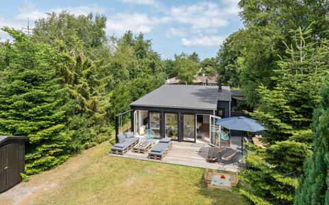 Edin - 400M from the Sea: Wohngebiet, Dach, Vorort, Auffahrt, Estate, Kamin