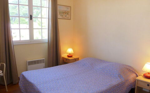 Saint Cyr sur Mer la Madrague 240: Schlafzimmer, Bett, Möbel, Zimmer, Eigentum, Bettdecke, Matratze, Bettrahmen, Fussboden, Bedding