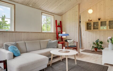 Finwith - 1.5Km from the Sea: Möbel, Interior Design, Flooring, Fussboden, Wand, Holz, Couch, Decke, Zimmer, Wohnzimmer