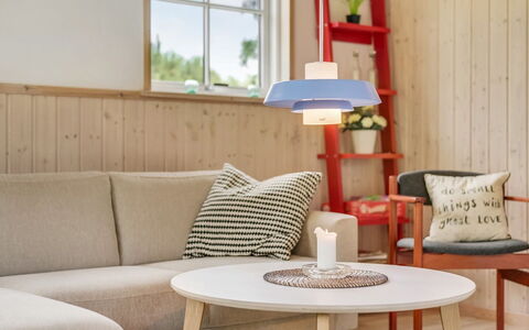Finwith - 1.5Km from the Sea: Möbel, Interior Design, Holz, Flooring, Lampenschirm, Fussboden, Light Fixture, Beleuchtung, Zuhause, Wohnzimmer