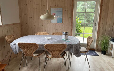 Finwith - 1.5Km from the Sea: Möbel, Flooring, Holz, Interior Design, Fussboden, Tabelle, Stuhl, Küche & Esszimmer Tisch, Esszimmer, Holzbeize