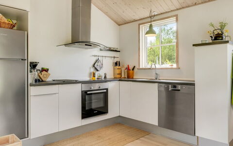 Finwith - 1.5Km from the Sea: Flooring, Interior Design, Holz, Küche, Countertop, Küchengerät, Decke, Major Appliance, Fussboden, Möbel