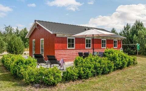 Finwith - 1.5Km from the Sea: Möbel, Interior Design, Stuhl, Flooring, Tabelle, Resort, Fussboden, Decke, Zimmer, Eco Hotel