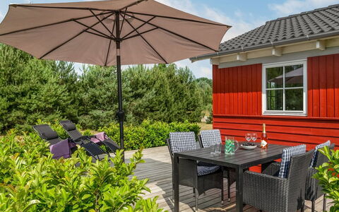 Finwith - 1.5Km from the Sea: Möbel, Interior Design, Stuhl, Flooring, Tabelle, Resort, Fussboden, Decke, Zimmer, Eco Hotel