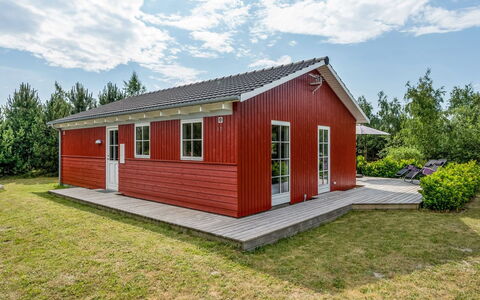 Finwith - 1.5Km from the Sea: Möbel, Interior Design, Stuhl, Flooring, Tabelle, Resort, Fussboden, Decke, Zimmer, Eco Hotel