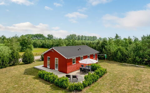 Finwith - 1.5Km from the Sea: Möbel, Interior Design, Stuhl, Flooring, Tabelle, Resort, Fussboden, Decke, Zimmer, Eco Hotel