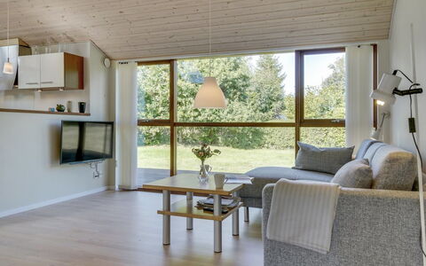 Biaver - 350M from the Sea: Möbel, Interior Design, Flooring, Fussboden, Holz, Decke, Couch, Zimmer, Light Fixture, Wohnzimmer