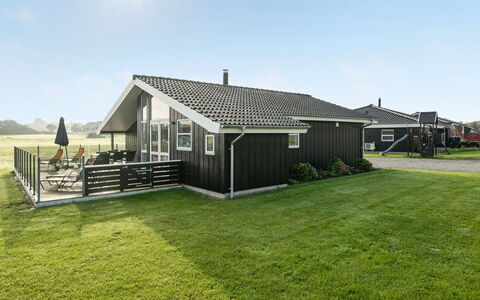 Naia - 200M from the Sea: Haus, Dach, Zuhause, Die Architektur, Hütte, Estate, Abstellgleis, Garten, Rasen, Veranda