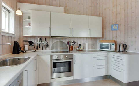 Naia - 200M from the Sea: Küche, Küchengerät, Countertop, Major Appliance, Cabinetry, Interior Design, Holz, Flooring, Möbel, Sinken
