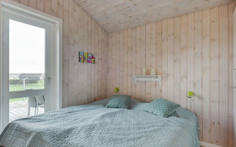 Naia - 200M from the Sea: Holz, Flooring, Schlafzimmer, Fussboden, Decke, Interior Design, Bett, Bettdecke, Bedding, Zimmer