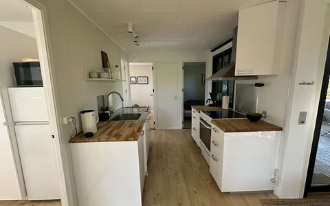 Ady - 150M from the Sea: Flooring, Fussboden, Holzboden, Cabinetry, Countertop, Wohnung, Küche, Hartholz, Holzbeize, Sinken