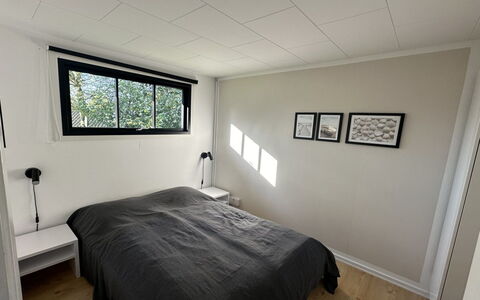 Ady - 150M from the Sea: Schlafzimmer, Wand, Interior Design, Bett, Flooring, Fussboden, Holz, Decke, Bettdecke, Bedding