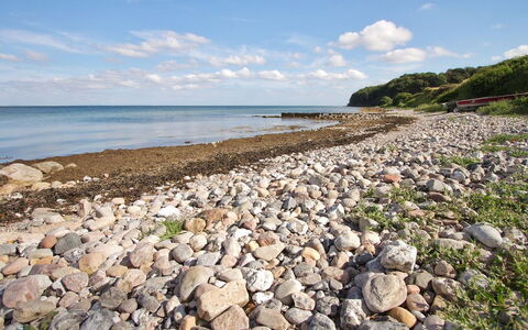 Ady - 150M from the Sea: Dach, Haus, Grundstueck, Zuhause, Hütte, Estate, Gartenbauten, Schatten, Blockhaus, Landscaping