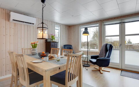 Leefke - 300M from the Sea: Möbel, Interior Design, Light Fixture, Flooring, Holz, Decke, Fussboden, Esszimmer, Leuchter, Tabelle