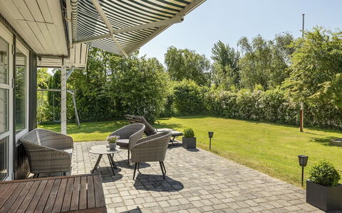 Leefke - 300M from the Sea: Möbel, Gartenmöbel, Stuhl, Schatten, Strauch, Tisch Im Freien, Garten, Grundstueck, Zuhause
