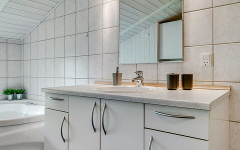 Gustava - 700M from the Sea: Interior Design, Flooring, Armatur, Wand, Sinken, Fussboden, Countertop, Badezimmer, Zapfhahn, Badezimmerschrank