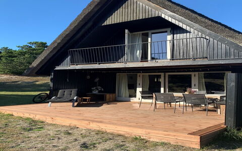 Emina - 400M from the Sea: Möbel, Interior Design, Stuhl, Flooring, Tabelle, Resort, Fussboden, Decke, Zimmer, Eco Hotel