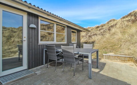 Vika - 600M from the Sea: Dach, Haus, Grundstueck, Zuhause, Hütte, Estate, Gartenbauten, Schatten, Blockhaus, Landscaping