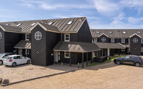 Ama - 100M from the Sea: Dach, Haus, Grundstueck, Zuhause, Hütte, Estate, Gartenbauten, Schatten, Blockhaus, Landscaping