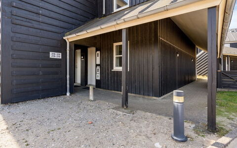 Ama - 100M from the Sea: Dach, Haus, Grundstueck, Zuhause, Hütte, Estate, Gartenbauten, Schatten, Blockhaus, Landscaping