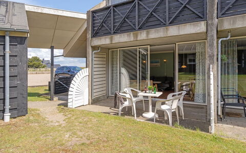 Ama - 100M from the Sea: Dach, Haus, Grundstueck, Zuhause, Hütte, Estate, Gartenbauten, Schatten, Blockhaus, Landscaping