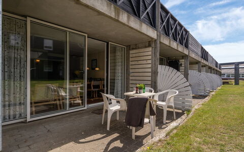 Ama - 100M from the Sea: Dach, Haus, Grundstueck, Zuhause, Hütte, Estate, Gartenbauten, Schatten, Blockhaus, Landscaping