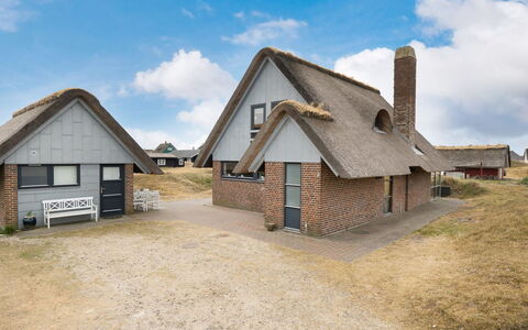 Anselmi - 450M from the Sea: Holz, Hütte, Hartholz, Planke, Holzbeize, Gartenbauten, Design, Garten, Blockhaus, Hinterhof