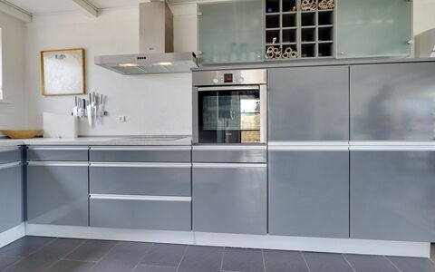 Anselmi - 450M from the Sea: Küche, Küchengerät, Flooring, Cabinetry, Major Appliance, Interior Design, Haushaltsgerät, Countertop, Fussboden, Möbel