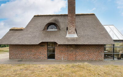 Anselmi - 450M from the Sea