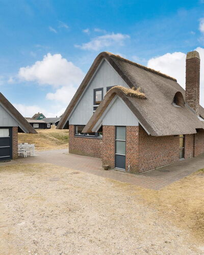 Anselmi - 450M from the Sea