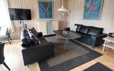 Svanhild - 1.2Km from the Sea: Strauch, Urban Design, Ground, Backstein, Wohnung, Estate, Mauerwerk, Balkon, Landscaping