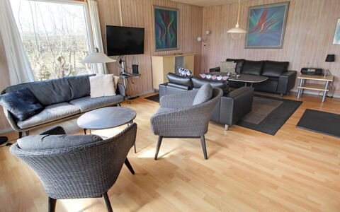 Svanhild - 1.2Km from the Sea: Strauch, Urban Design, Ground, Backstein, Wohnung, Estate, Mauerwerk, Balkon, Landscaping