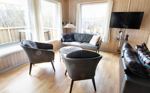 Svanhild - 1.2Km from the Sea: Strauch, Urban Design, Ground, Backstein, Wohnung, Estate, Mauerwerk, Balkon, Landscaping