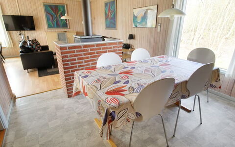 Svanhild - 1.2Km from the Sea: Strauch, Urban Design, Ground, Backstein, Wohnung, Estate, Mauerwerk, Balkon, Landscaping