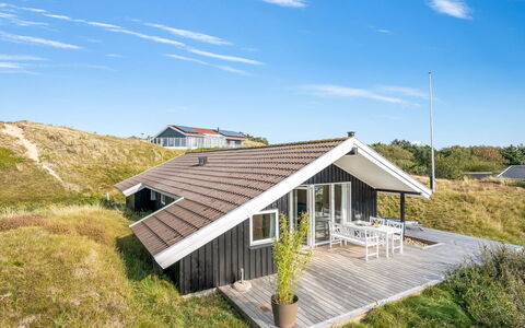 Edvardine - 400M from the Sea: Strauch, Urban Design, Ground, Backstein, Wohnung, Estate, Mauerwerk, Balkon, Landscaping