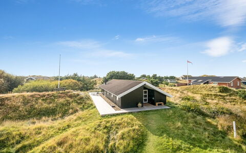 Edvardine - 400M from the Sea: Strauch, Urban Design, Ground, Backstein, Wohnung, Estate, Mauerwerk, Balkon, Landscaping
