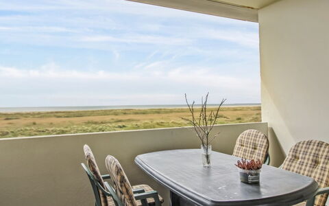 Anette - 50M from the Sea: Strauch, Urban Design, Ground, Backstein, Wohnung, Estate, Mauerwerk, Balkon, Landscaping