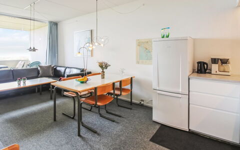 Anette - 50M from the Sea: Strauch, Urban Design, Ground, Backstein, Wohnung, Estate, Mauerwerk, Balkon, Landscaping