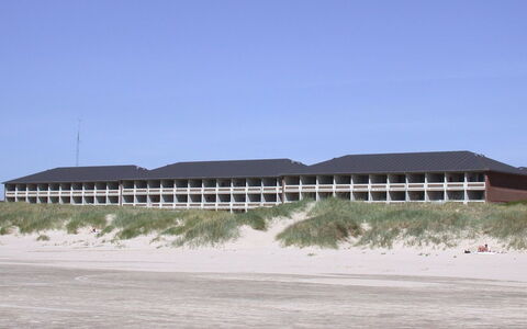 Anette - 50M from the Sea: Strauch, Urban Design, Ground, Backstein, Wohnung, Estate, Mauerwerk, Balkon, Landscaping