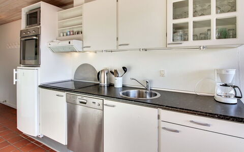 Ronia - 100M from the Sea: Küche, Küchengerät, Countertop, Spüle, Major Appliance, Cabinetry, Sinken, Flooring, Armatur, Interior Design