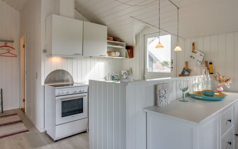 Lilja - 1.5Km from the Sea: Küche, Interior Design, Flooring, Holz, Decke, Möbel, Countertop, Light Fixture, Fussboden, Küchengerät