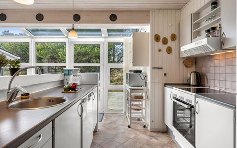 Andine - 1.2Km from the Sea: Küche, Countertop, Interior Design, Küchengerät, Flooring, Holz, Cabinetry, Major Appliance, Spüle, Möbel