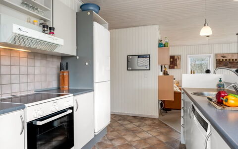 Andine - 1.2Km from the Sea: Holz, Major Appliance, Küche, Flooring, Interior Design, Küchengerät, Fussboden, Countertop, Möbel, Decke