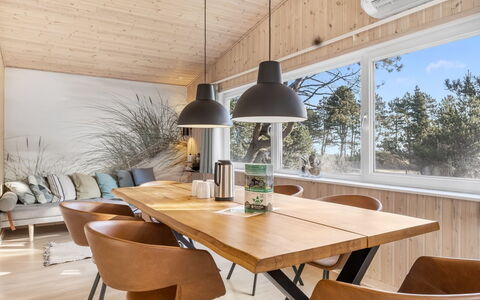 Solvey - 2Km from the Sea: Möbel, Gartenmöbel, Geschirr, Tabelle, Drinkware, Stuhl, Tisch Im Freien, Essen, Flasche
