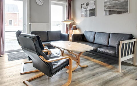 Anouk - 1.7Km from the Sea: Möbel, Flooring, Interior Design, Fussboden, Holz, Stuhl, Holzboden, Wohnzimmer, Zimmer, Zuhause