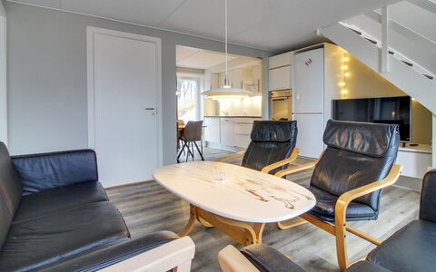 Anouk - 1.7Km from the Sea: Flooring, Interior Design, Möbel, Fussboden, Holz, Decke, Zimmer, Holzboden, Beleuchtung, Wohnzimmer