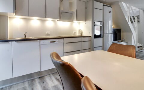 Anouk - 1.7Km from the Sea: Flooring, Interior Design, Möbel, Countertop, Küche, Decke, Holz, Fussboden, Light Fixture, Cabinetry