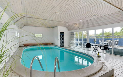 Madalena - 2.8Km from the Sea: Möbel, Interior Design, Stuhl, Flooring, Tabelle, Resort, Fussboden, Decke, Zimmer, Eco Hotel