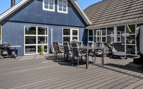 Madalena - 2.8Km from the Sea: Möbel, Interior Design, Stuhl, Flooring, Tabelle, Resort, Fussboden, Decke, Zimmer, Eco Hotel